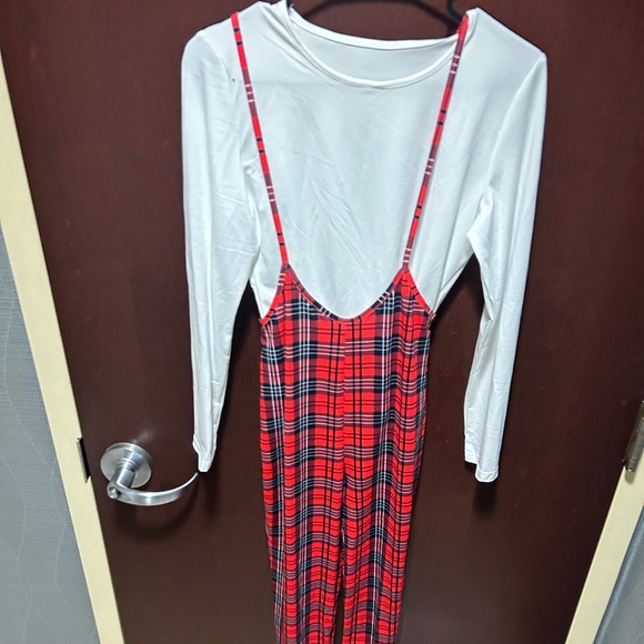 Dresses/jumpsuits/windbreaker also have more stuff - Picture 1 of 9